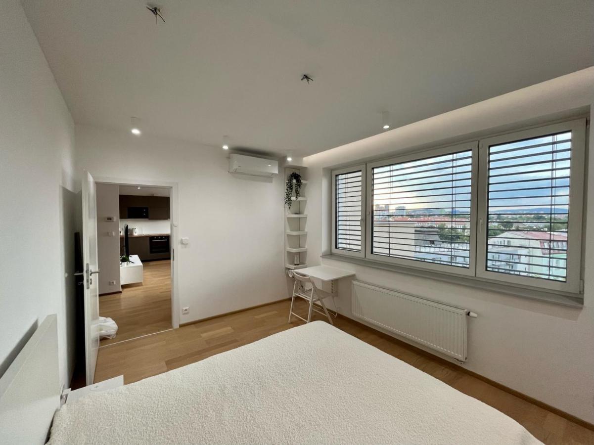 Brno City Center Apartment With Parking And A Big Terrace ภายนอก รูปภาพ