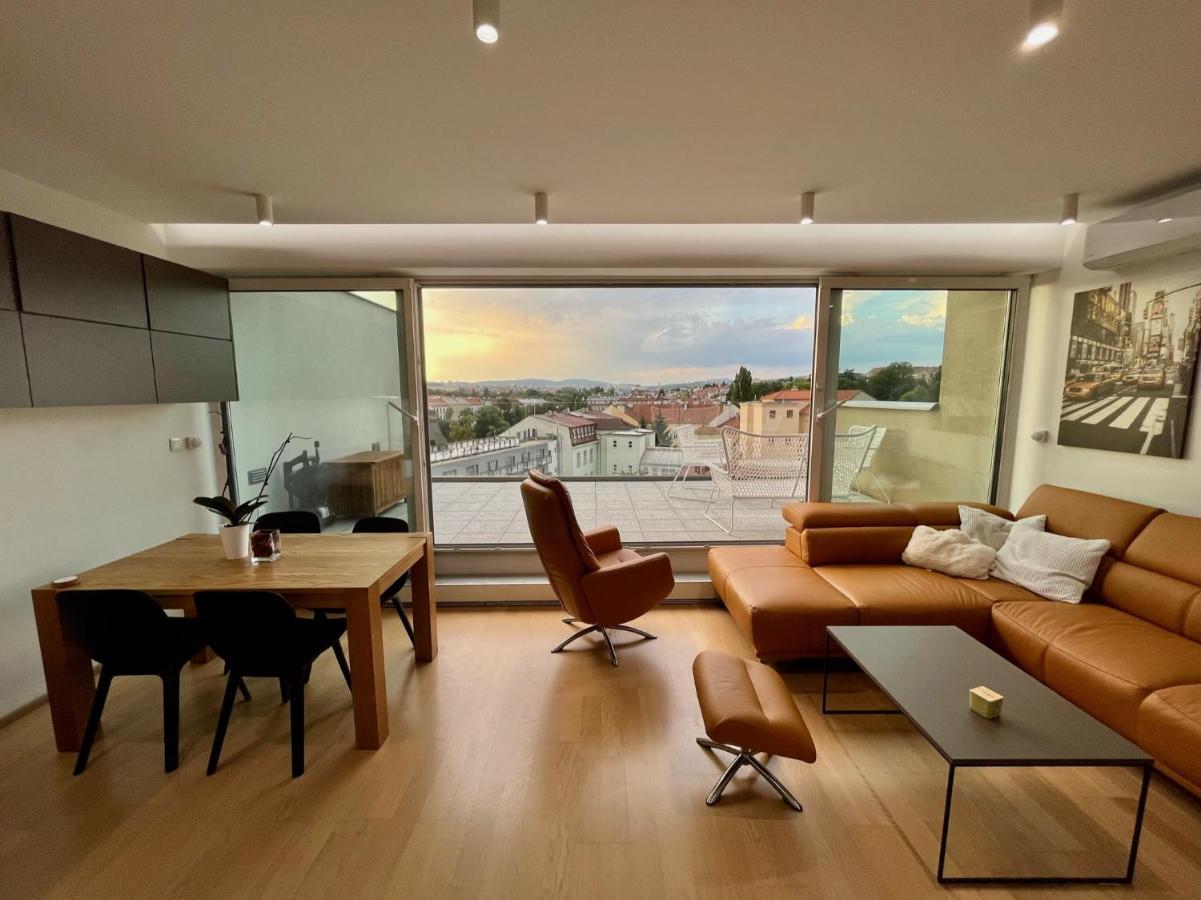 Brno City Center Apartment With Parking And A Big Terrace ภายนอก รูปภาพ